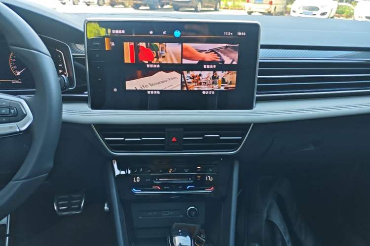 Used Volkswagen Tiguan L 2024 Outstanding Model 330TSI Automatic Two-Wheel Drive R-Line Dragon Glory Edition Audio And AC Panel