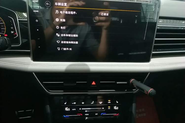 Used Volkswagen Tiguan L 2024 Outstanding Model 330TSI Automatic Two-Wheel Drive R-Line Dragon Glory Edition Audio And AC Panel