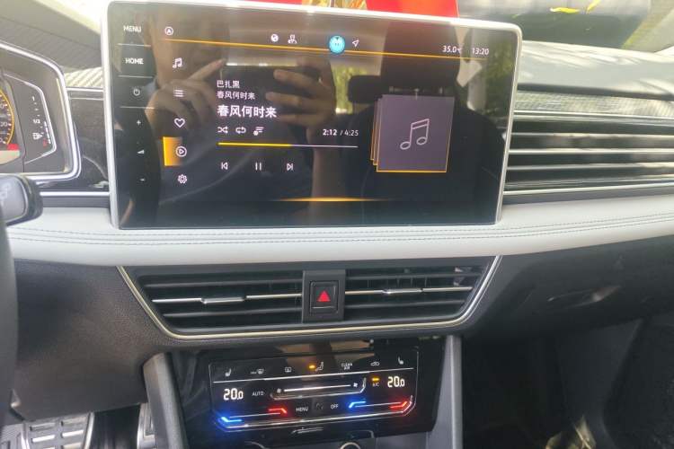 Used Volkswagen Tiguan L 2024 Outstanding Model 330TSI Automatic Two-Wheel Drive R-Line Dragon Glory Edition Audio And AC Panel