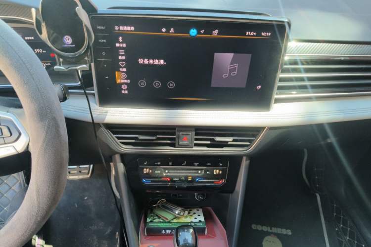 Used Volkswagen Tiguan L 2024 Outstanding Model 330TSI Automatic Two-Wheel Drive R-Line Dragon Glory Edition Audio And AC Panel