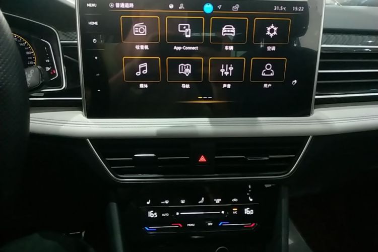 Used Volkswagen Tiguan L 2024 Outstanding Model 330TSI Automatic Two-Wheel Drive R-Line Dragon Glory Edition Audio And AC Panel