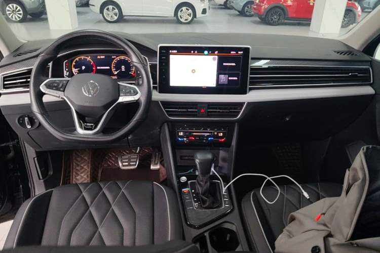 Used Volkswagen Tiguan L 2024 330TSI Automatic Two-Wheel Drive R-Line Enhanced Edition Center Console
