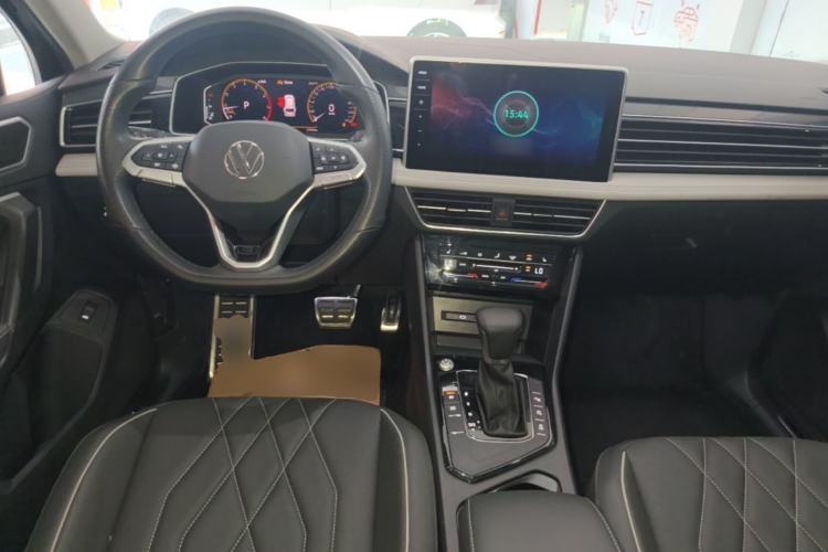 Used Volkswagen Tiguan L 2024 330TSI Automatic Two-Wheel Drive R-Line Enhanced Edition Center Console