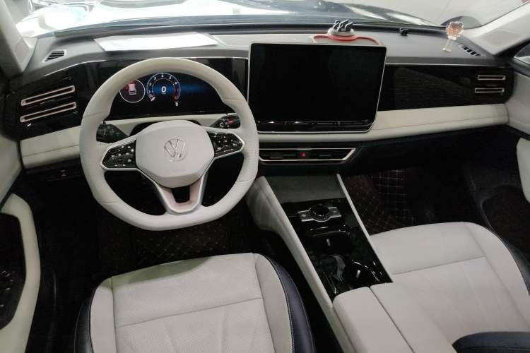Used Volkswagen Tiguan L 2024 PRO 330TSI Two-Wheel Drive Smart Drive Edition Center Console