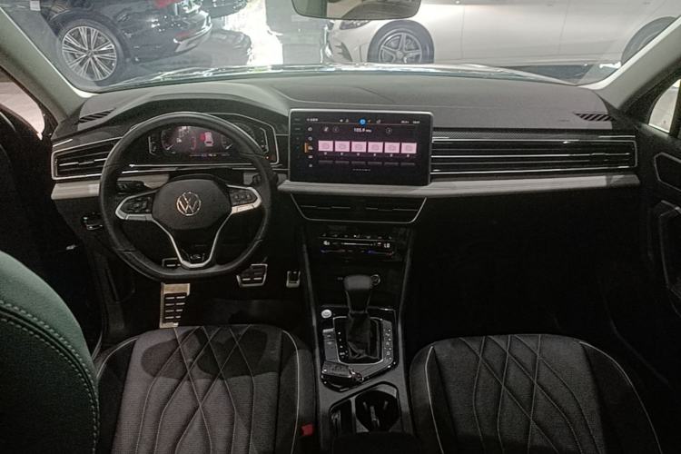 Used Volkswagen Tiguan L 2024 330TSI Automatic Two-Wheel Drive R-Line Enhanced Edition Center Console