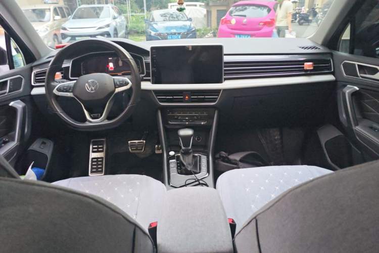 Used Volkswagen Tiguan L 2024 330TSI Automatic Two-Wheel Drive R-Line Enhanced Edition Center Console