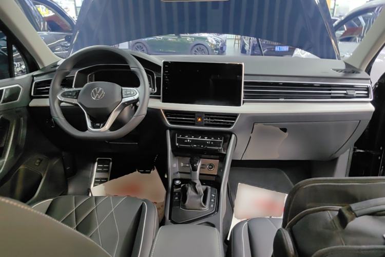 Used Volkswagen Tiguan L 2024 330TSI Automatic Two-Wheel Drive R-Line Enhanced Edition Center Console