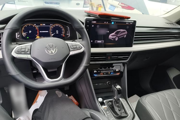 Used Volkswagen Tiguan L 2024 300TSI Automatic Two-Wheel Drive Smart Edition Center Console