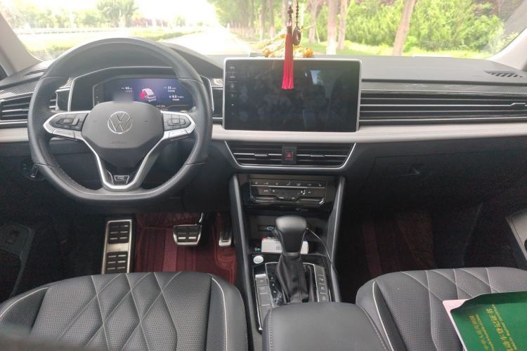 Used Volkswagen Tiguan L 2024 330TSI Automatic Two-Wheel Drive R-Line Enhanced Edition Center Console