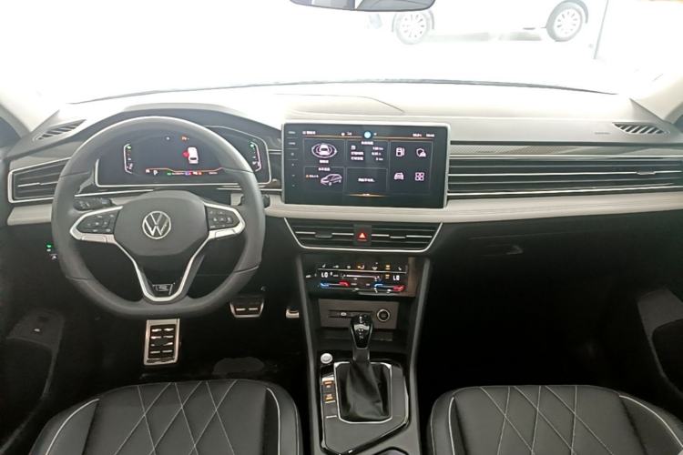 Used Volkswagen Tiguan L 2024 330TSI Automatic Two-Wheel Drive R-Line Enhanced Edition Center Console