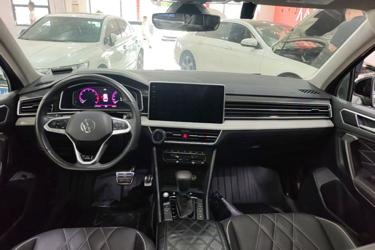 Used Volkswagen Tiguan L 2024 330TSI Automatic Two-Wheel Drive R-Line Enhanced Edition Center Console