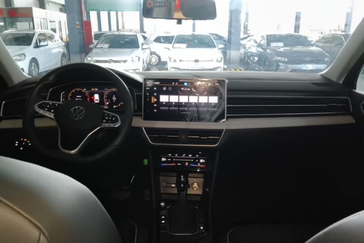 Used Volkswagen Tiguan L 2024 300TSI Automatic Two-Wheel Drive Smart Edition Center Console