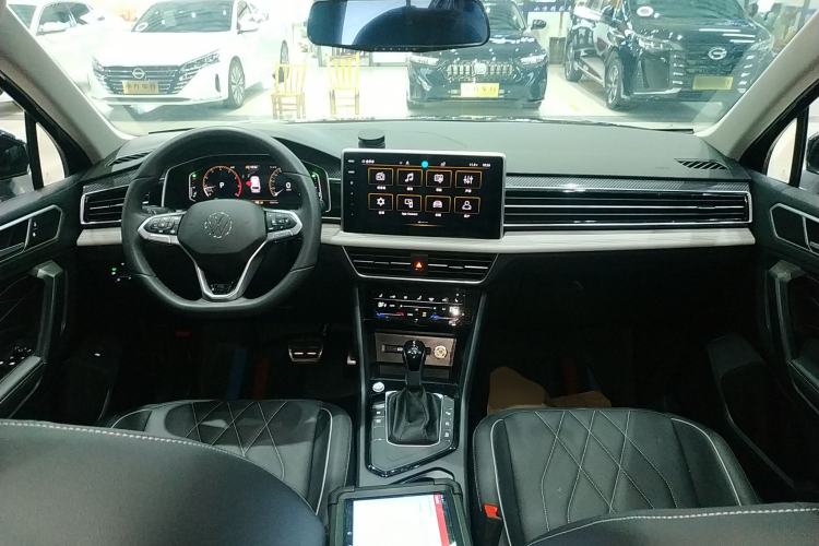 Used Volkswagen Tiguan L 2024 330TSI Automatic Two-Wheel Drive R-Line Enhanced Edition Center Console
