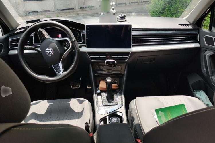 Used Volkswagen Tiguan L 2024 330TSI Automatic Two-Wheel Drive R-Line Enhanced Edition Center Console