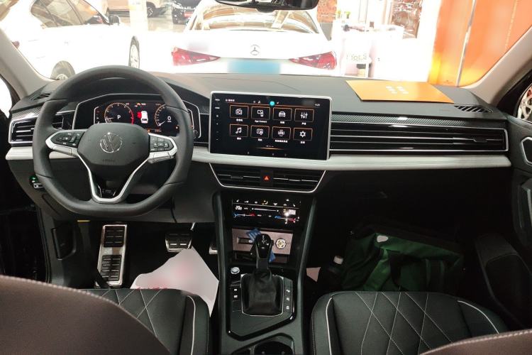 Used Volkswagen Tiguan L 2024 330TSI Automatic Two-Wheel Drive R-Line Enhanced Edition Center Console