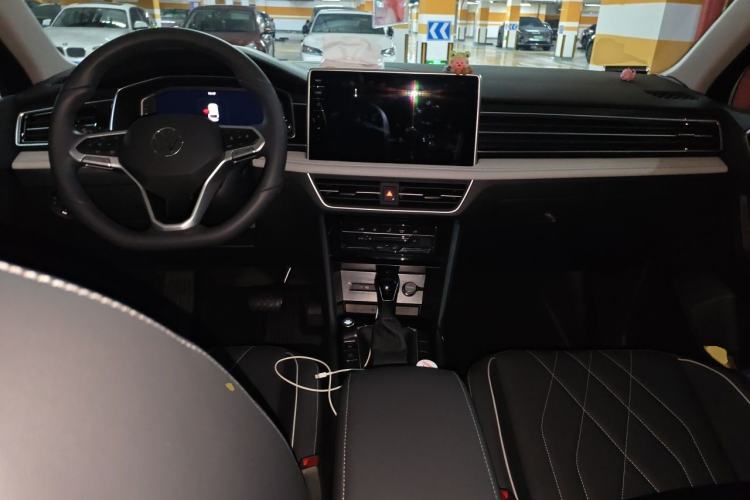 Used Volkswagen Tiguan L 2024 300TSI Automatic Two-Wheel Drive Smart Edition Center Console