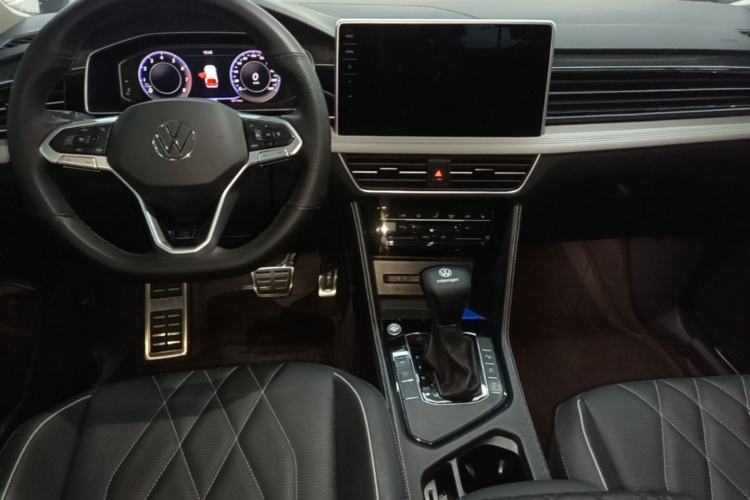 Used Volkswagen Tiguan L 2024 330TSI Automatic Two-Wheel Drive R-Line Enhanced Edition Center Console