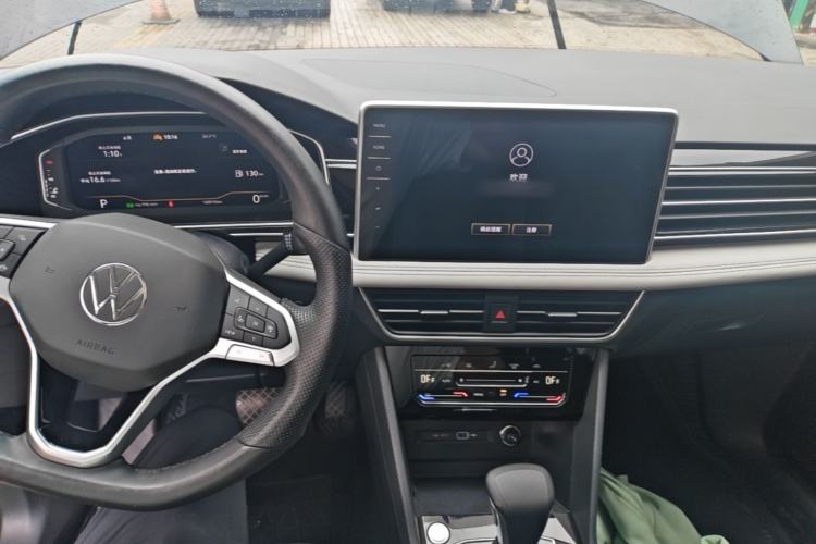 Used Volkswagen Tiguan L 2024 300TSI Automatic Two-Wheel Drive Smart Edition Center Console