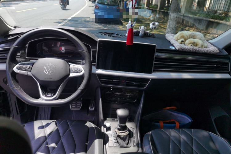 Used Volkswagen Tiguan L 2024 330TSI Automatic Two-Wheel Drive R-Line Enhanced Edition Center Console