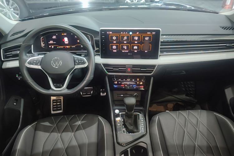 Used Volkswagen Tiguan L 2024 330TSI Automatic Two-Wheel Drive R-Line Enhanced Edition Center Console