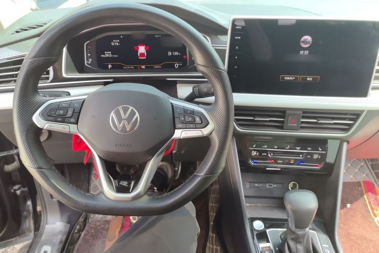 Used Volkswagen Tiguan L 2024 330TSI Automatic Two-Wheel Drive R-Line Enhanced Edition Center Console
