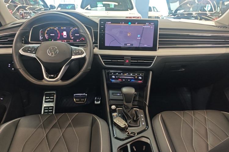 Used Volkswagen Tiguan L 2024 330TSI Automatic Two-Wheel Drive R-Line Enhanced Edition Center Console