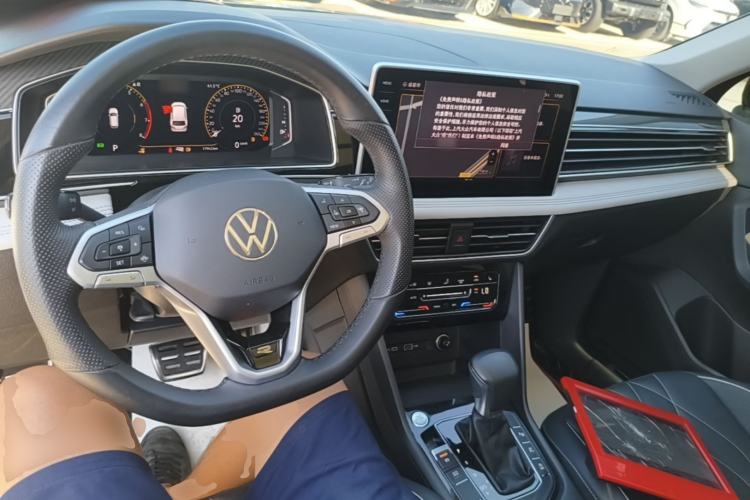 Used Volkswagen Tiguan L 2024 330TSI Automatic Two-Wheel Drive R-Line Enhanced Edition Center Console