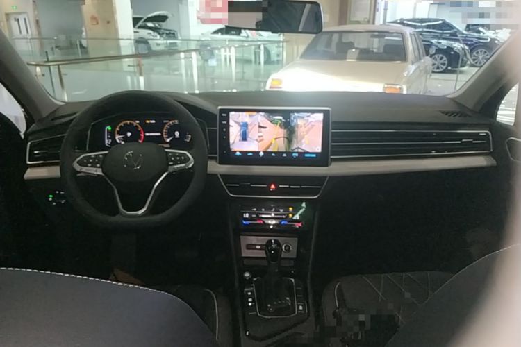 Used Volkswagen Tiguan L 2024 Outstanding Model 300TSI Automatic Two-Wheel Drive Longteng Edition Center Console