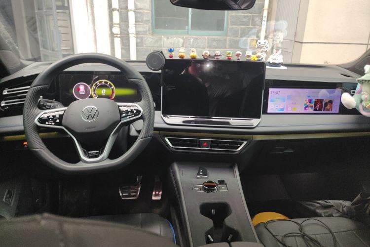 Used Volkswagen Tiguan L 2024 PRO 330TSI Two-Wheel Drive R-Line Smart Edition Center Console