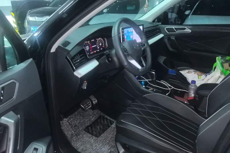Used Volkswagen Tiguan L 2024 Outstanding Model 330TSI Automatic Two-Wheel Drive R-Line Dragon Glory Edition Driver Seat