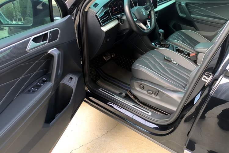 Used Volkswagen Tiguan L 2024 330TSI Automatic Two-Wheel Drive R-Line Enhanced Edition Driver Seat