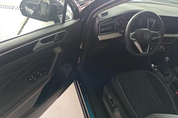 Used Volkswagen Tiguan L 2024 Outstanding Model 300TSI Automatic Two-Wheel Drive Longteng Edition Driver Seat