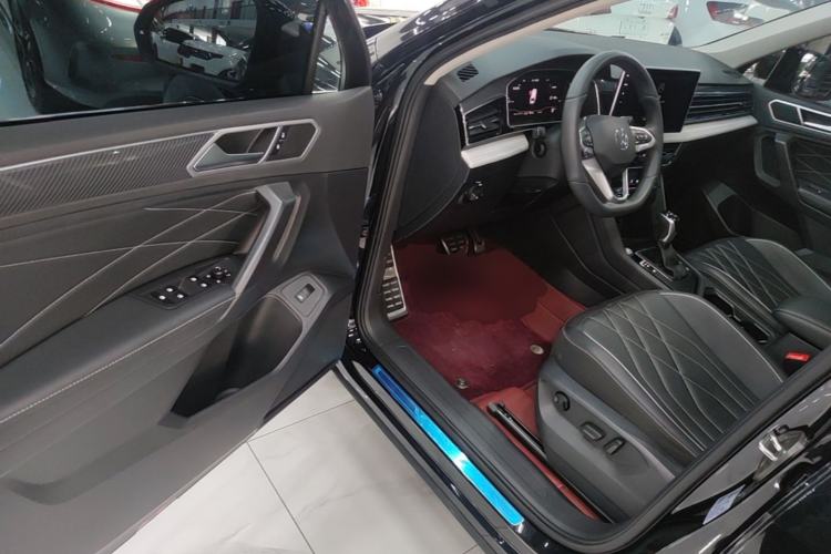 Used Volkswagen Tiguan L 2024 Outstanding Model 330TSI Automatic Two-Wheel Drive R-Line Dragon Glory Edition Driver Seat