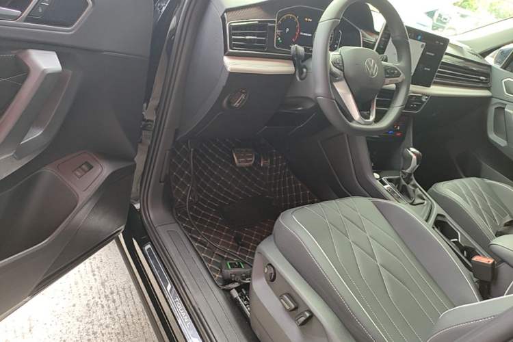 Used Volkswagen Tiguan L 2024 Outstanding Model 330TSI Automatic Two-Wheel Drive R-Line Dragon Glory Edition Driver Seat