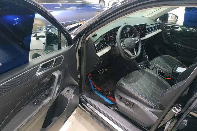 Used Volkswagen Tiguan L 2024 330TSI Automatic Two-Wheel Drive R-Line Enhanced Edition Driver Seat