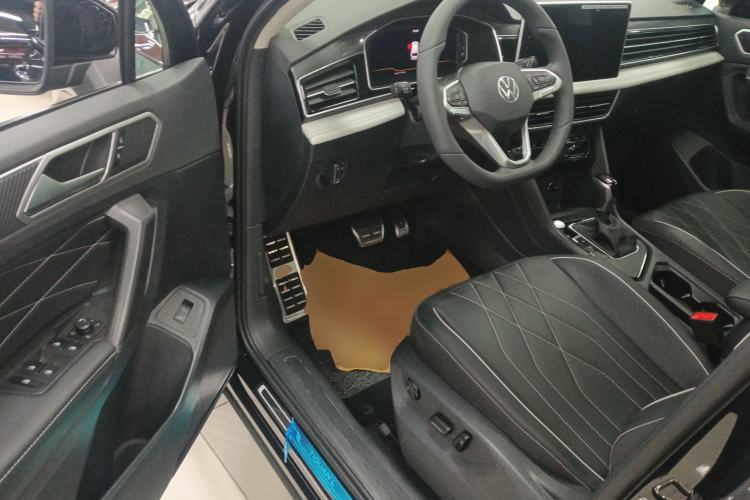 Used Volkswagen Tiguan L 2024 Outstanding Model 330TSI Automatic Two-Wheel Drive R-Line Dragon Glory Edition Driver Seat