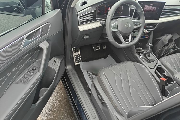 Used Volkswagen Tiguan L 2024 Outstanding Model 330TSI Automatic Two-Wheel Drive R-Line Dragon Glory Edition Driver Seat