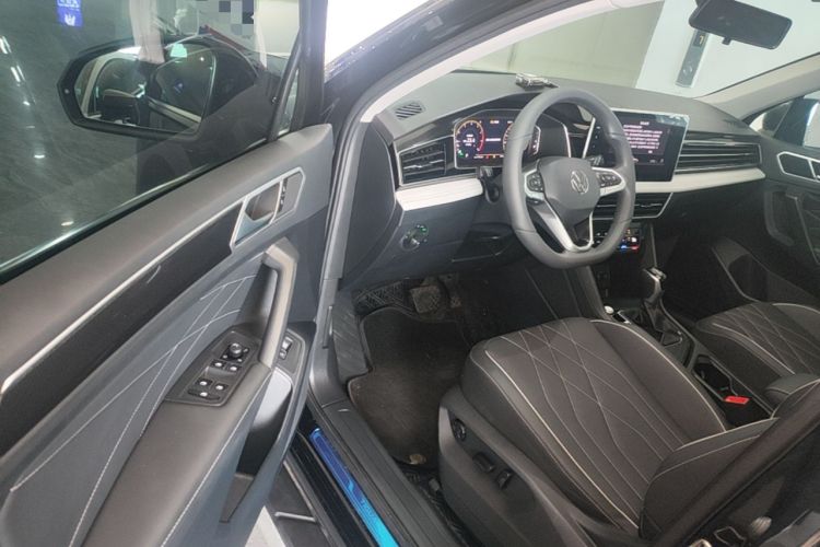 Used Volkswagen Tiguan L 2024 Outstanding Model 300TSI Automatic Two-Wheel Drive Longteng Edition Driver Seat