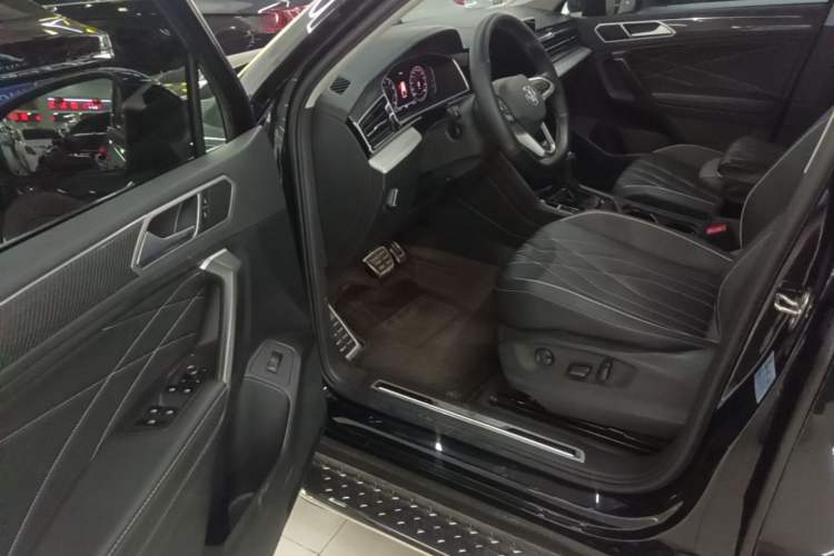 Used Volkswagen Tiguan L 2024 330TSI Automatic Two-Wheel Drive R-Line Enhanced Edition Driver Seat