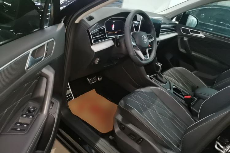 Used Volkswagen Tiguan L 2024 Outstanding Model 330TSI Automatic Two-Wheel Drive R-Line Dragon Glory Edition Driver Seat