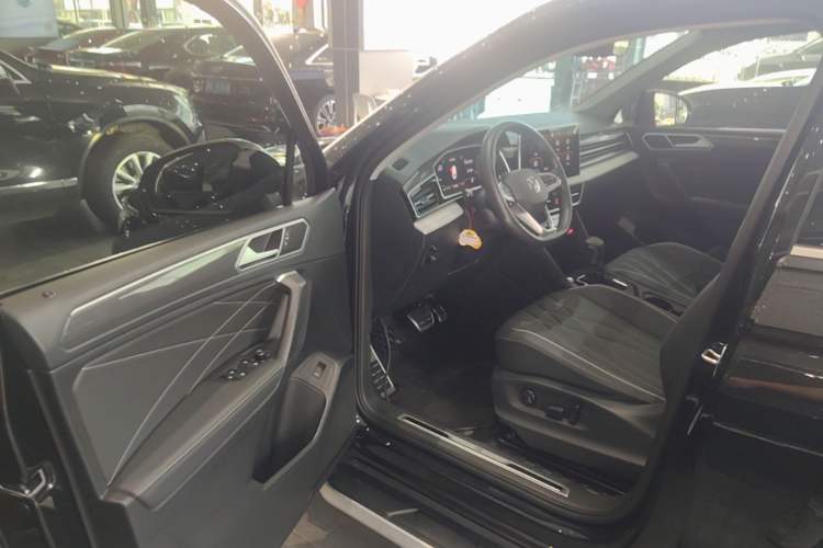 Used Volkswagen Tiguan L 2024 330TSI Automatic Two-Wheel Drive R-Line Enhanced Edition Driver Seat