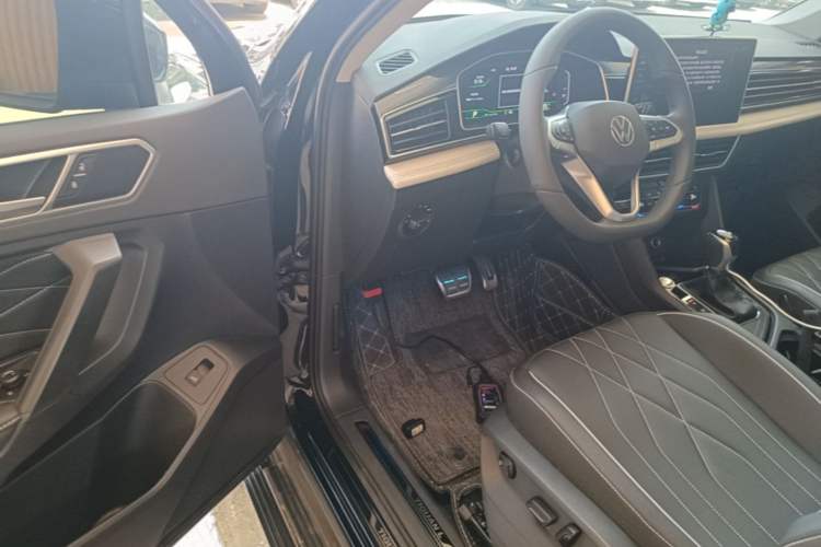 Used Volkswagen Tiguan L 2024 330TSI Automatic Two-Wheel Drive R-Line Enhanced Edition Driver Seat