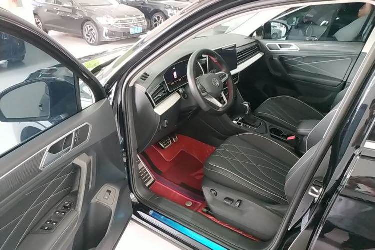 Used Volkswagen Tiguan L 2024 Outstanding Model 330TSI Automatic Two-Wheel Drive R-Line Dragon Glory Edition Driver Seat