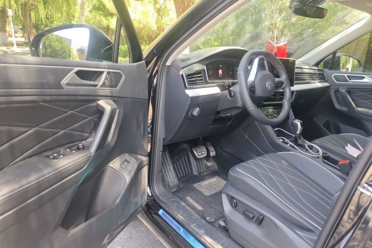 Used Volkswagen Tiguan L 2024 Outstanding Model 330TSI Automatic Two-Wheel Drive R-Line Dragon Glory Edition Driver Seat