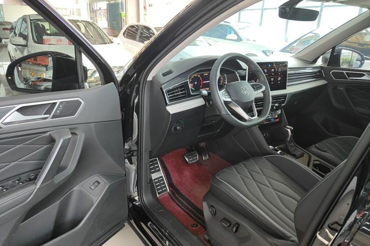 Used Volkswagen Tiguan L 2024 Outstanding Model 330TSI Automatic Two-Wheel Drive R-Line Dragon Glory Edition Driver Seat