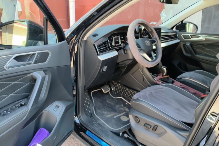 Used Volkswagen Tiguan L 2024 Outstanding Model 330TSI Automatic Two-Wheel Drive R-Line Dragon Glory Edition Driver Seat