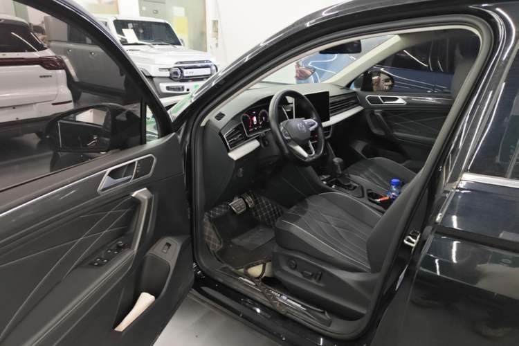 Used Volkswagen Tiguan L 2024 330TSI Automatic Two-Wheel Drive R-Line Enhanced Edition Driver Seat