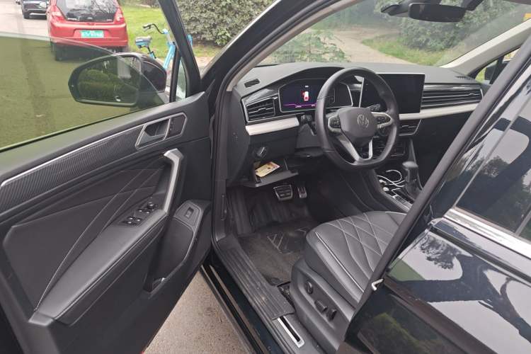 Used Volkswagen Tiguan L 2024 330TSI Automatic Two-Wheel Drive R-Line Enhanced Edition Driver Seat