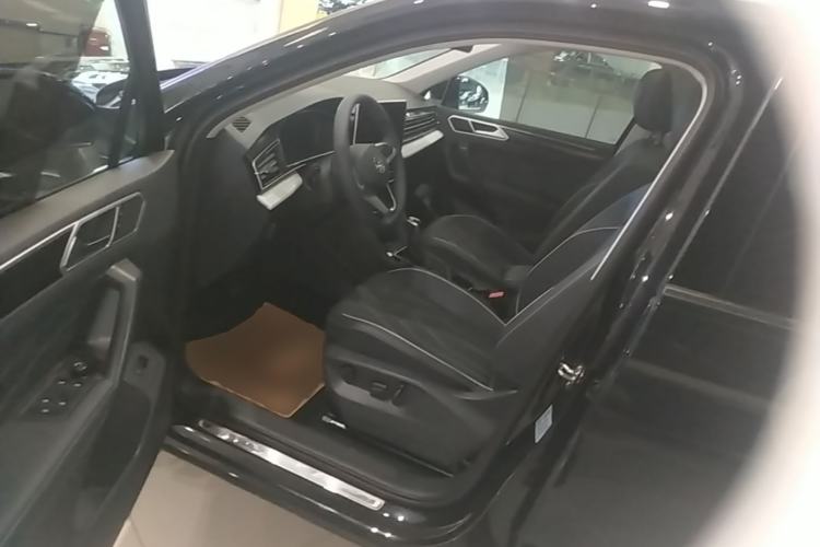 Used Volkswagen Tiguan L 2024 Outstanding Model 300TSI Automatic Two-Wheel Drive Longteng Edition Driver Seat