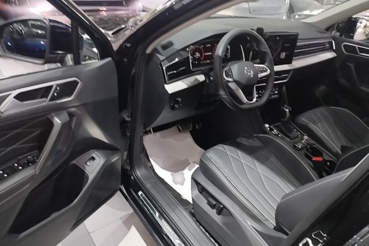 Used Volkswagen Tiguan L 2024 Outstanding Model 330TSI Automatic Two-Wheel Drive R-Line Dragon Glory Edition Driver Seat